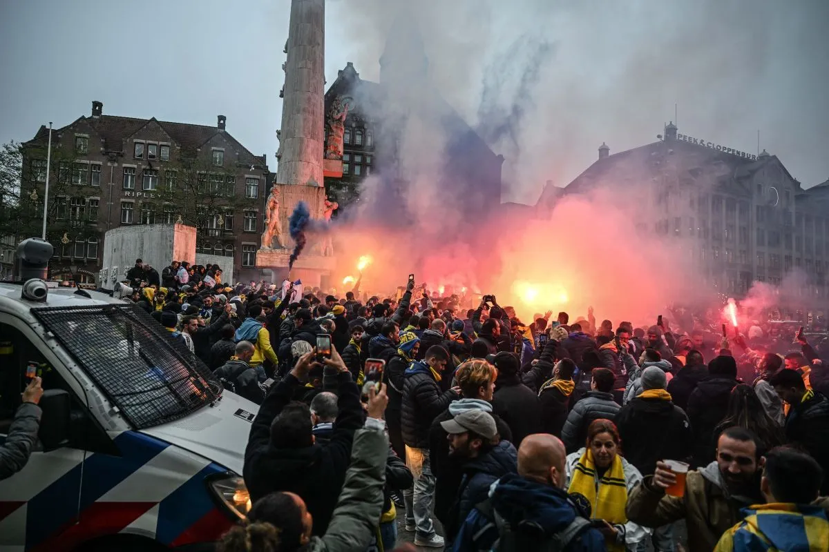 Voldsomt opgør i Amsterdam: Israelske fodboldfans angrebet efter Europa League-kamp