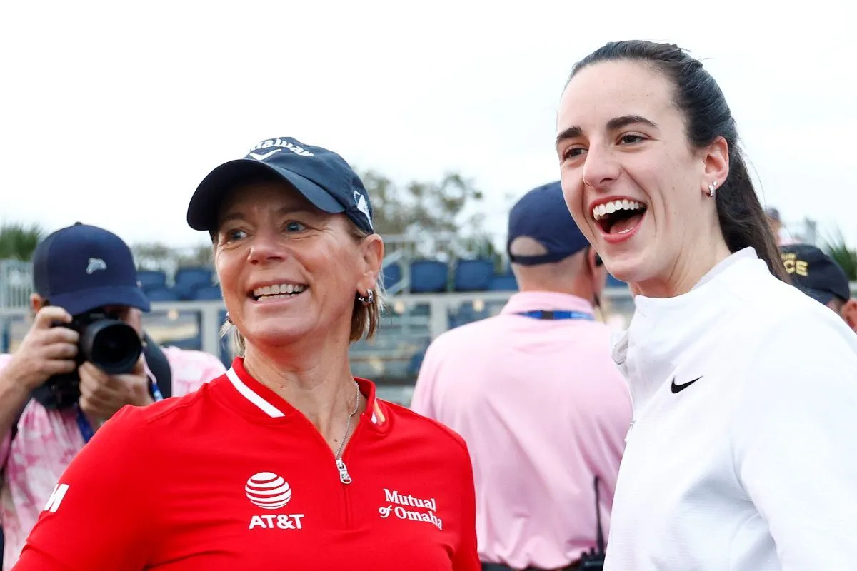 VIDEO: Caitlin Clark tæt på at ramme publikum med sit første slag ved Pro-Am-event