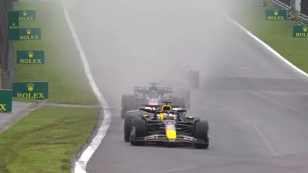 FIA-official fanget på tv-kamera, mens han fejrede Max Verstappen øjeblik i Brasilien