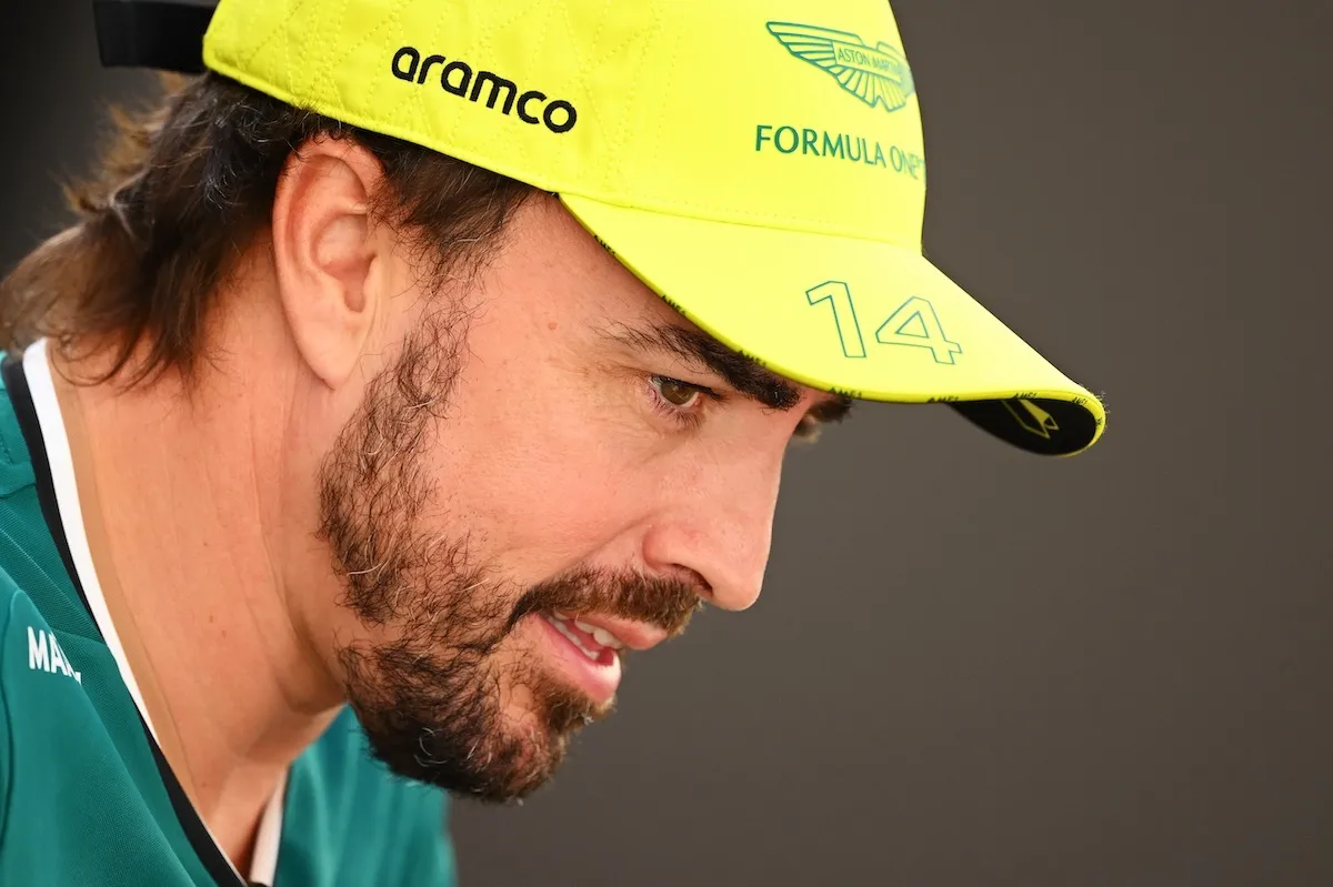 Bitter drejning hos Aston Martin: Fernando Alonso må opgive alle håb