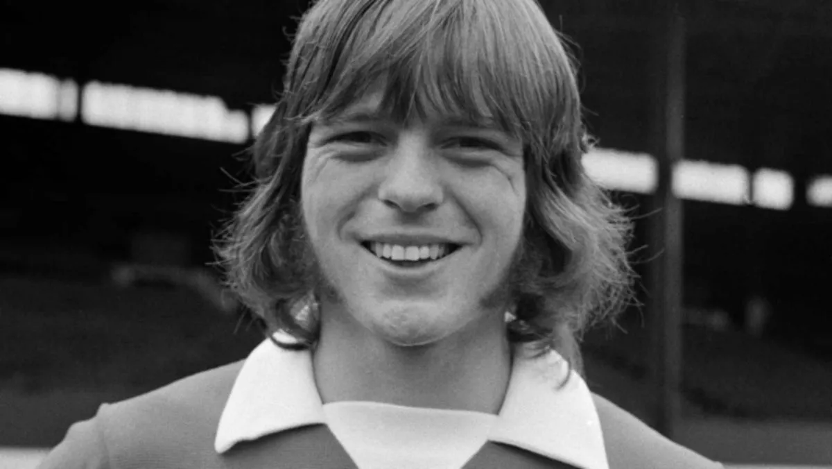 Manchester United-legenden Tony Young er død
