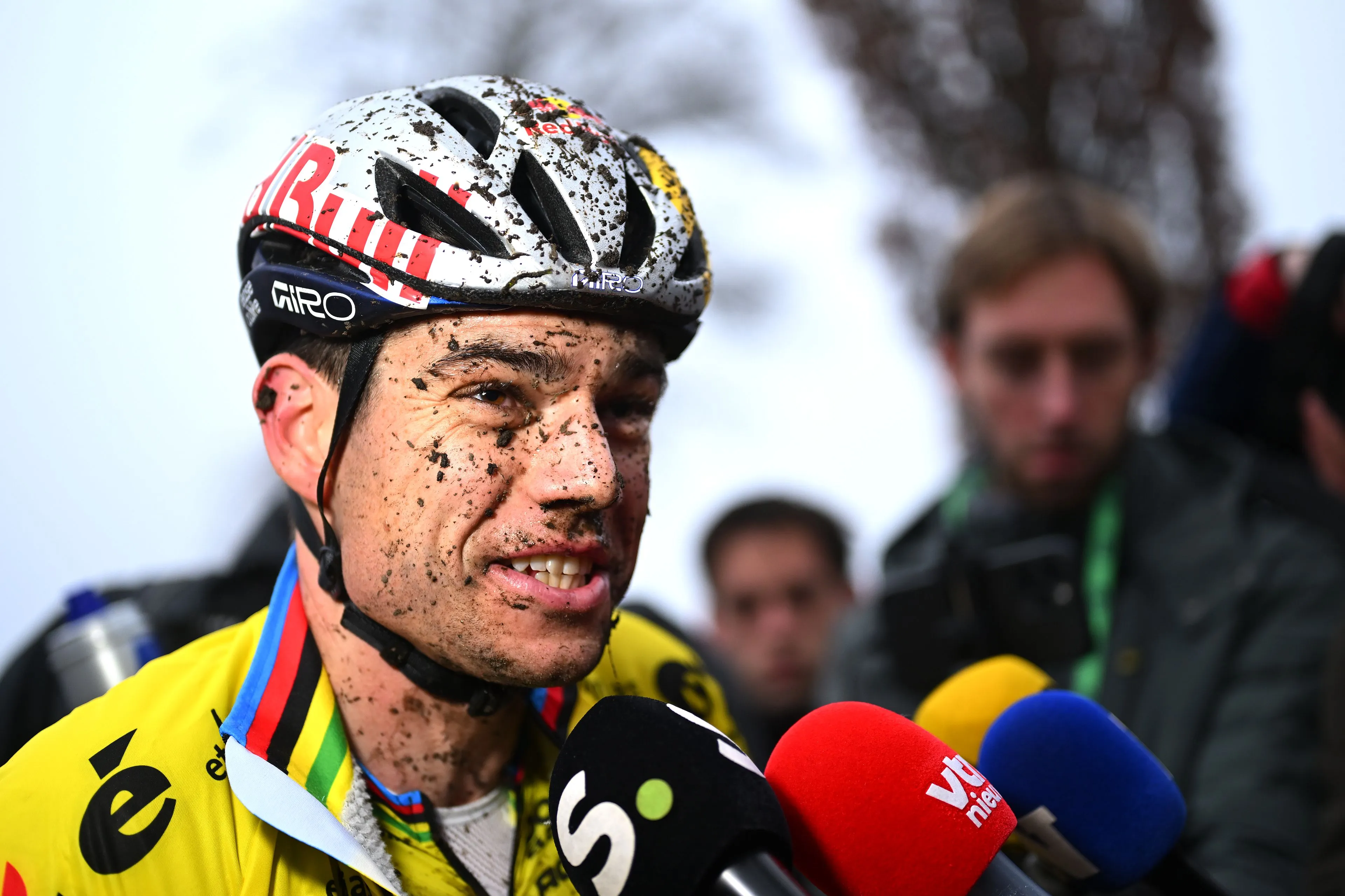 Wout van Aert prøver at cykle på vandet