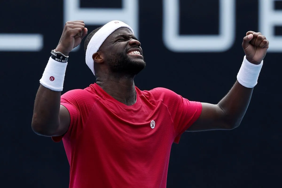 Frances Tiafoe overvinder kramper og opkast: Klar til næste runde ved Australian Open