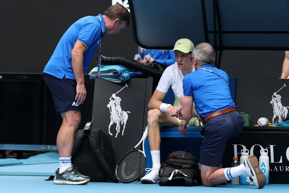 Rygterne om Jannik Sinners helbred tager til: Kan betyde farvel til Australian Open