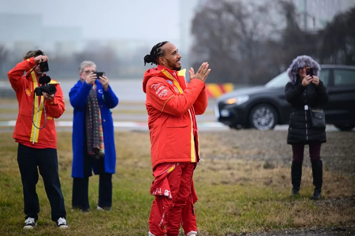 Lewis Hamilton tager Ferrari-udfordring seriøst: Taler italiensk foran teamet