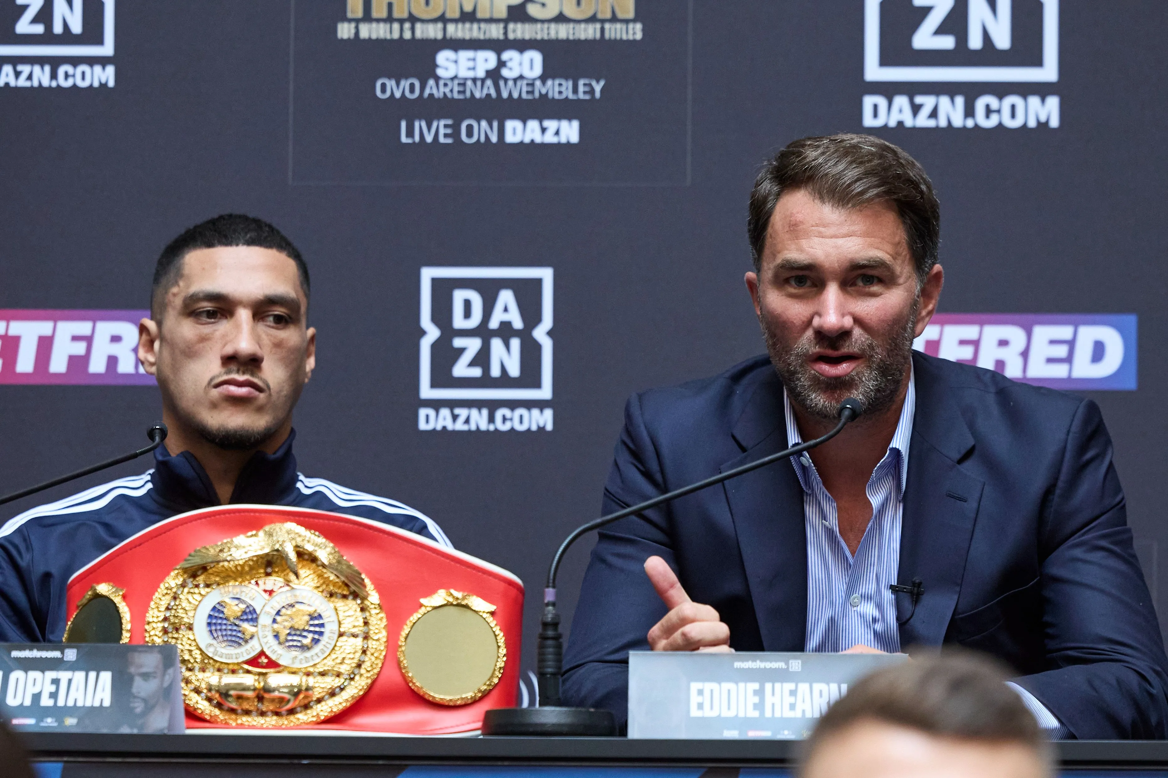 Eddie Hearn: "Han er den eneste der kan slå Usyk"