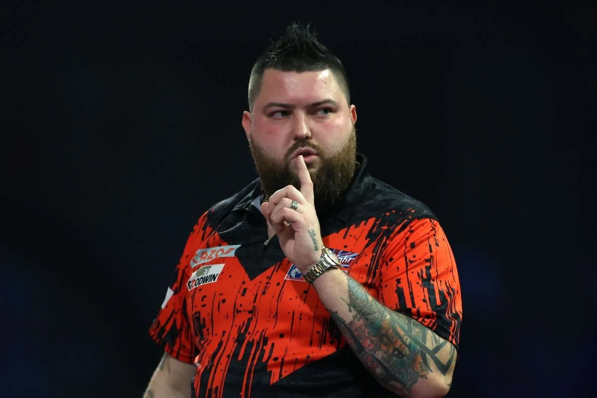 Dart-stjernen Michael Smith har gigt i hænderne