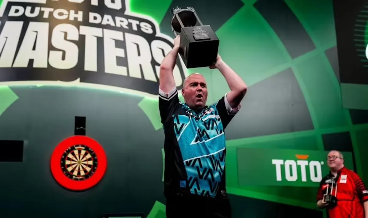 Rob Cross tvunget til at skille sig af med Dutch Darts Masters-trofæet