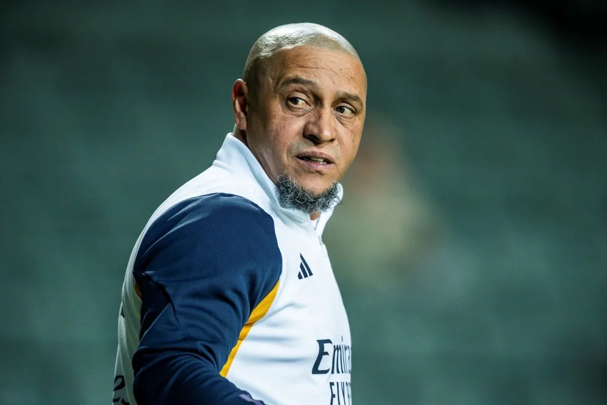 Roberto Carlos sover på Real Madrids træningsanlæg efter dyr skilsmisse