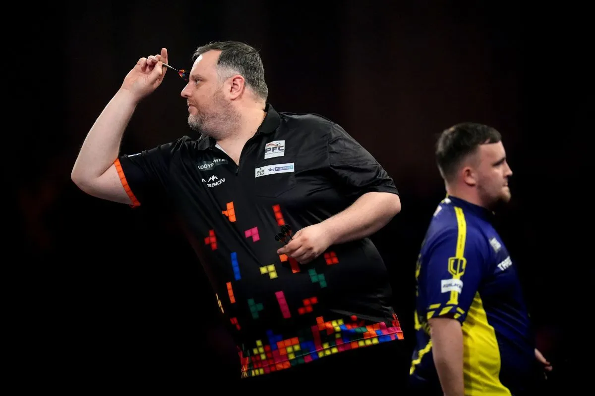 Luke Littler og Stephen Bunting håner dartkollega for 'horribelt tøjvalg'