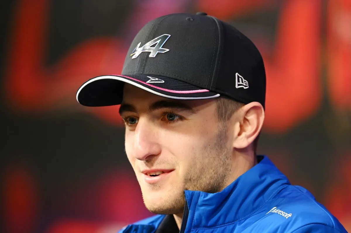 F1-kører får straf efter klodset kollision ved Kinas Grand Prix