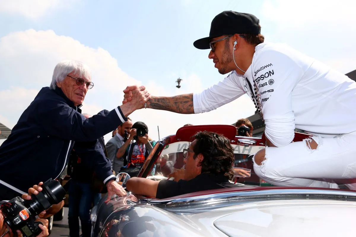 Tidligere Formel 1-ejer afslører: Derfor har Lewis Hamilton 'mange fjender' hos Ferrari