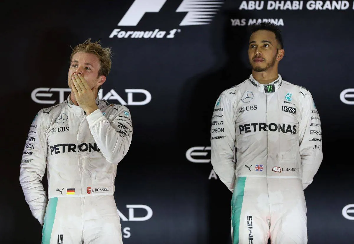Nico Rosberg 'forbyder Lewis Hamilton at komme på besøg' efter at have sendt gaver til hans børn