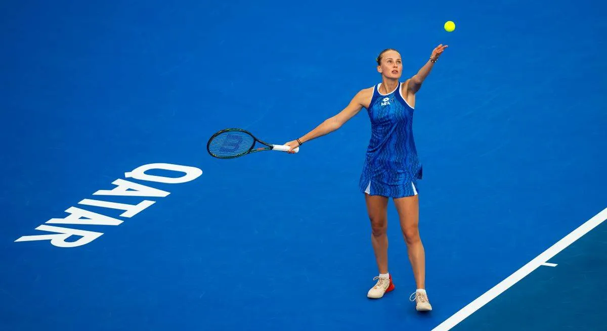 Tennissøstre lider begge brutalt nederlag på 6-0, 6-0 med blot fem dages mellemrum