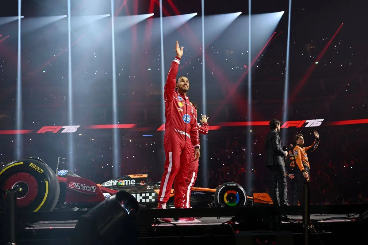 Lewis Hamilton udlever endnu en Ferrari-drøm - denne gang med Edward Norton