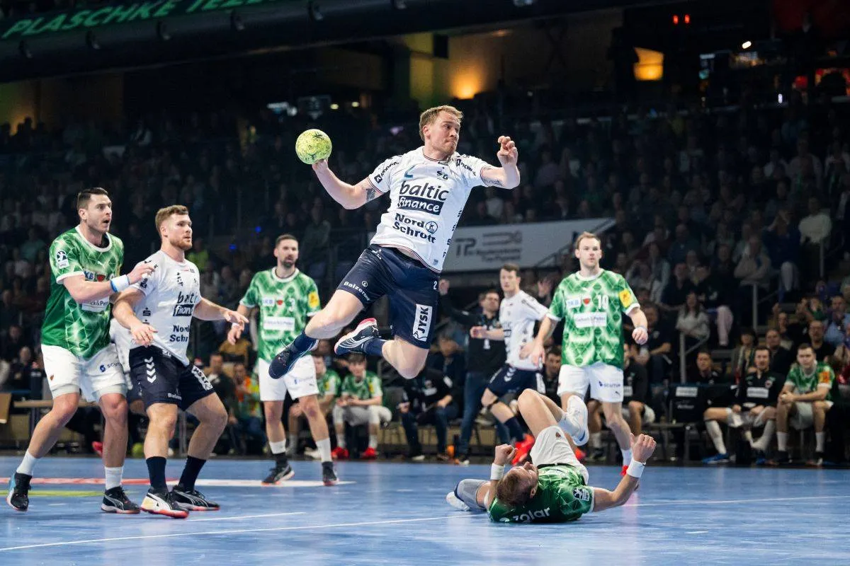 Simon Pytlick tvunget fra banen i smerter
