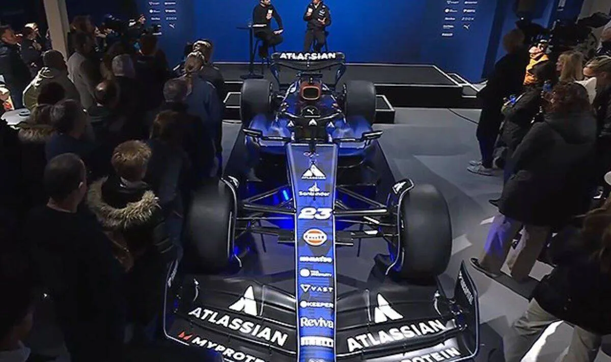 Williams præsenterer årets F1-racer: Carlos Sainz er imponeret