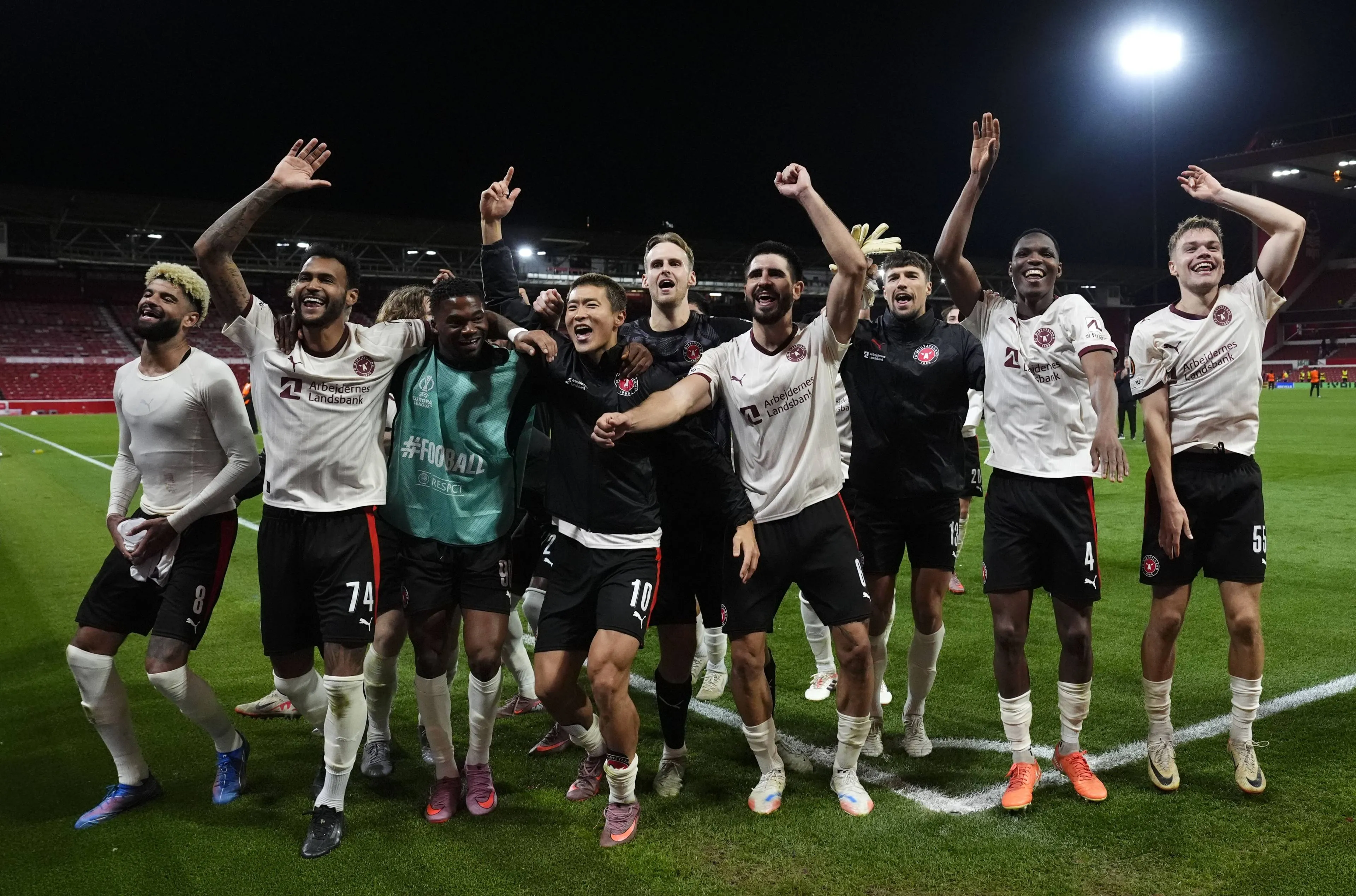 FC Midtjylland fejrer sejren over Nottingham Forest