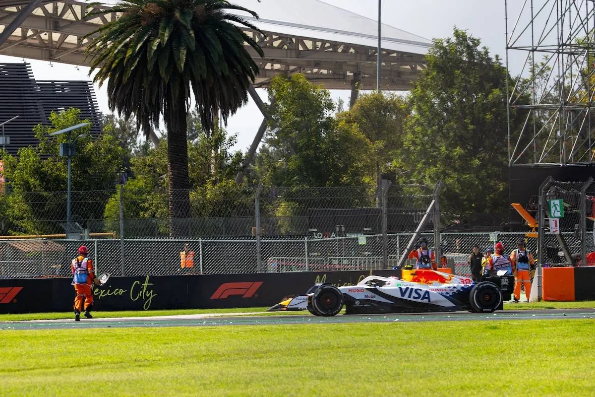 Racing Bulls Liam Lawson marshall på vejen Mexico