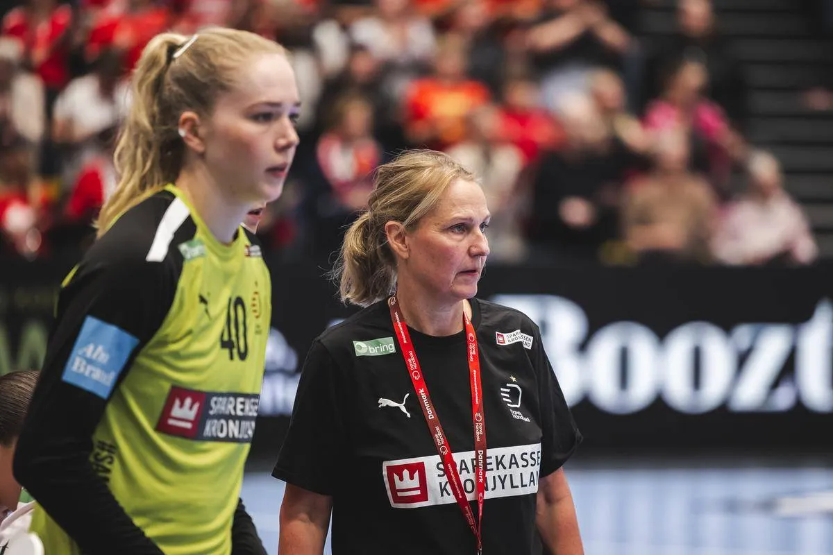 DEN-CZH 15.10.2025-5402-1200px