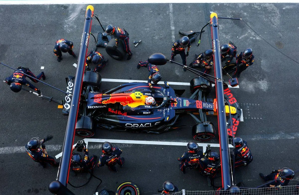 Yuki Tsunoda Red Bull Pitstop