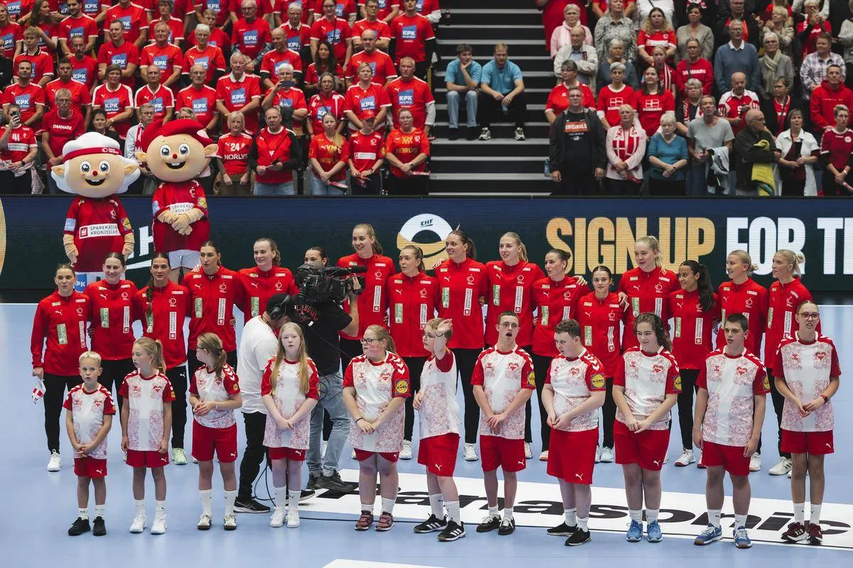 DEN-CZH 15.10.2025-5103-1200px