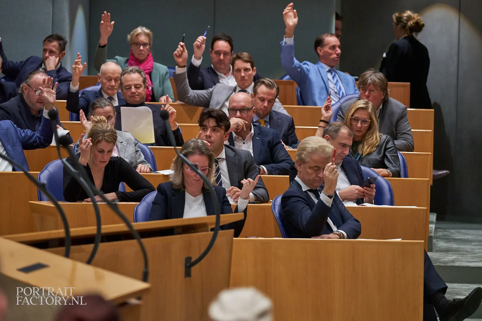 Peilingen! Voorsprong PVV smelt als sneeuw voor de zon: GL/PvdA zit Wilders op de hielen!