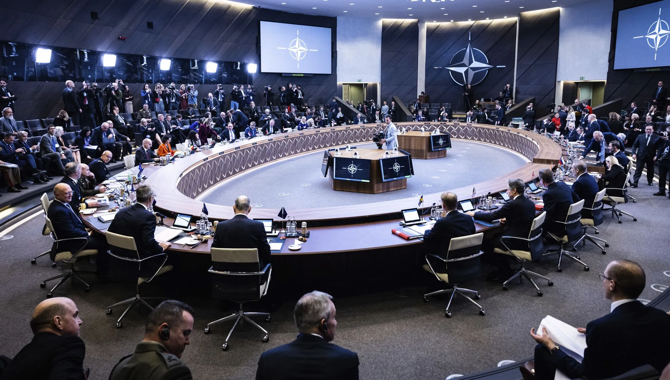 NAVO-militair Rob Bauer waarschuwt: Samenleving moet zich aanpassen aan nieuw tijdperk