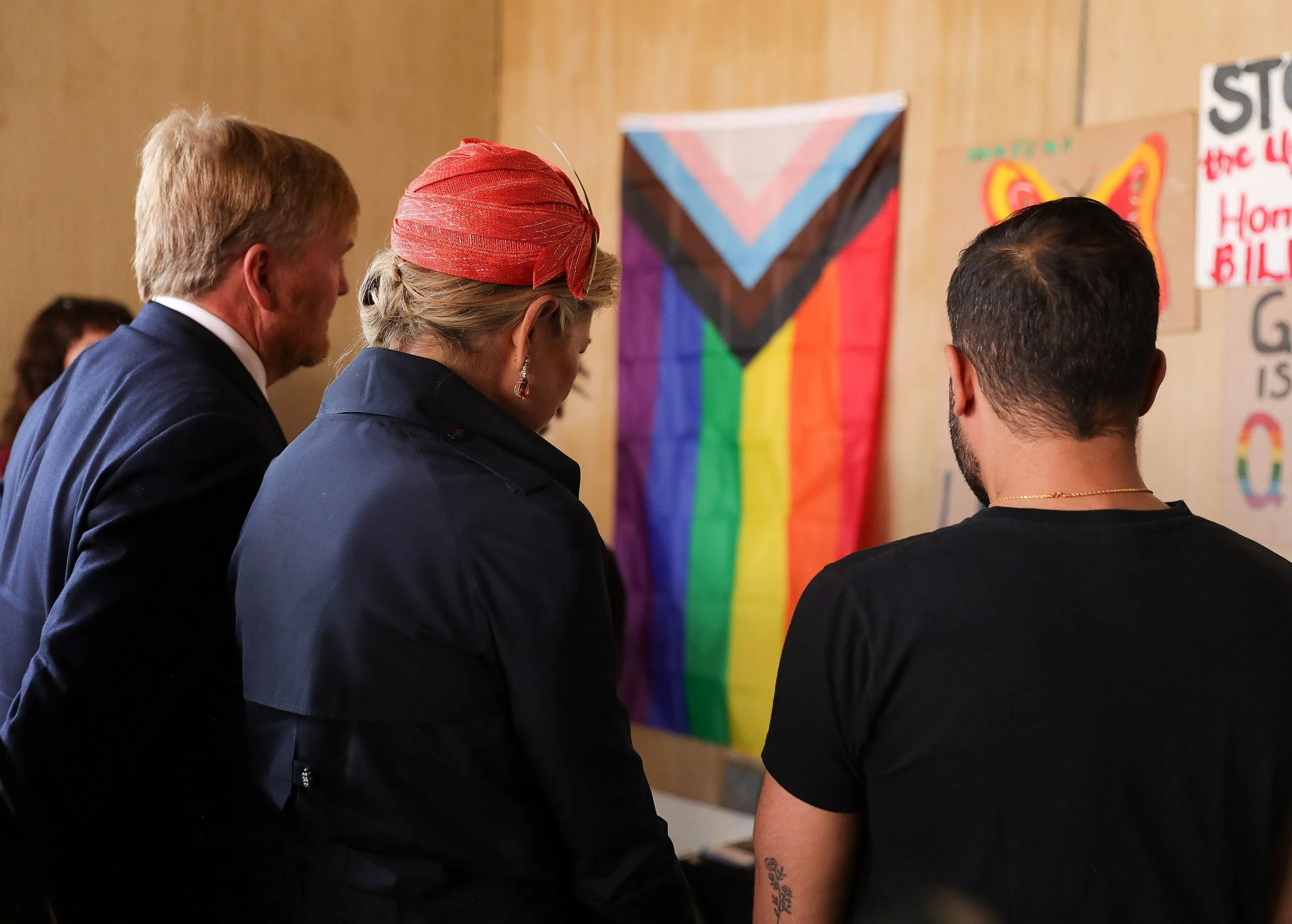 KONINKLIJKE ONHULLING: Koning Willem-Alexander schokt Nederland met steun aan omstreden rapper Akwasi