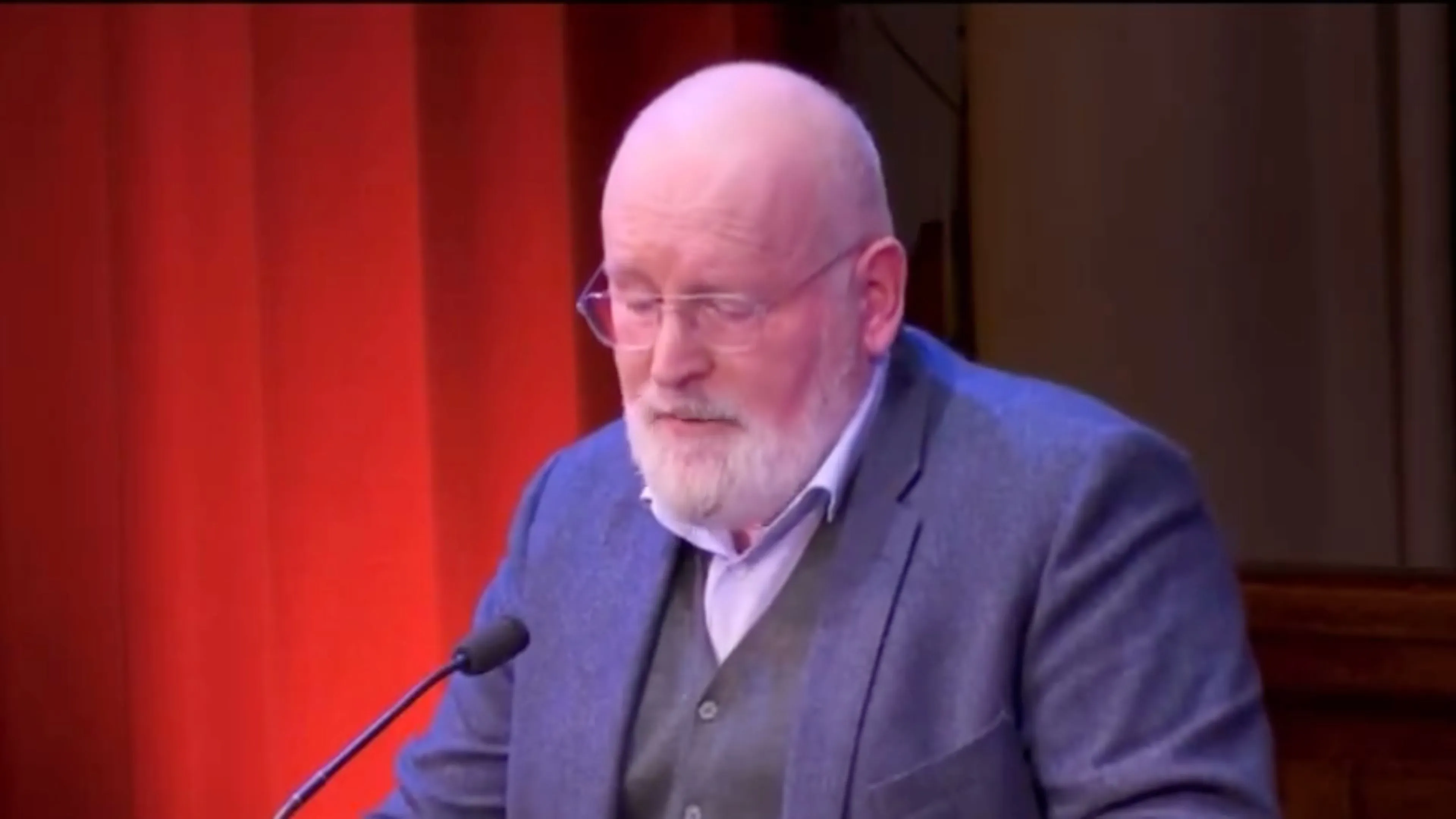 Rechtsstaat moet wijken voor emotionele chantage:  Armeense Mikael wordt symbool van anarchistische migratiedromen van Timmermans
