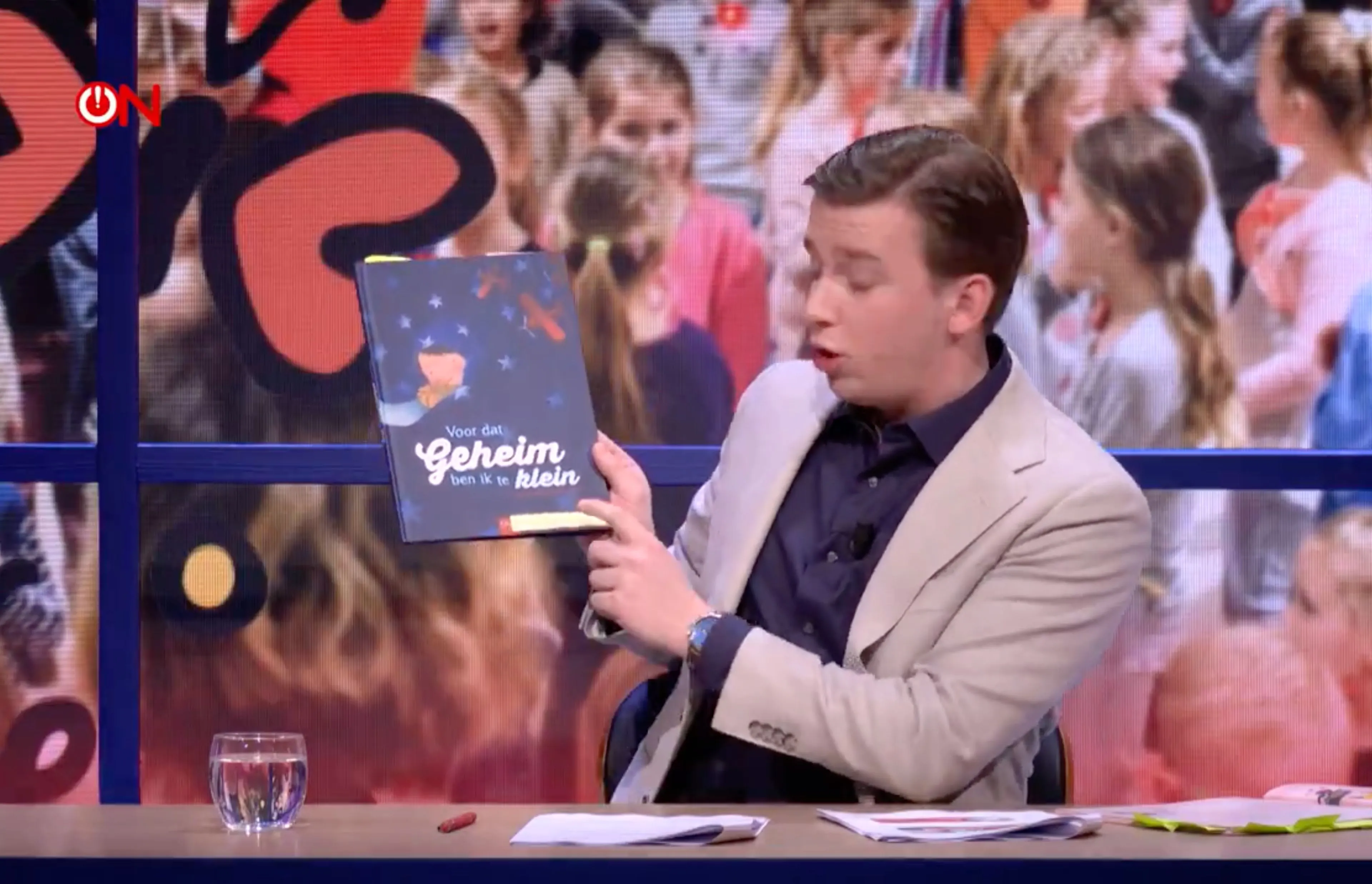 Tom de Nooijer (ON!) geschrokken door Lentekriebels indocrinatie: "Kijk en HUIVER! Opdoeken!"