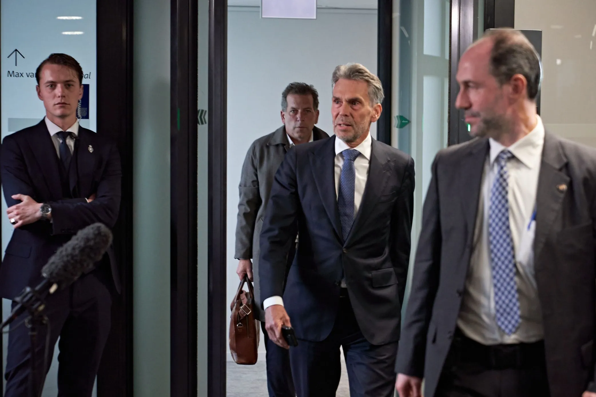 KNETTERGEK: Schoof dwingt PVV, NSC en BBB op de knieën – Nederland in EU-schuldencrisis!