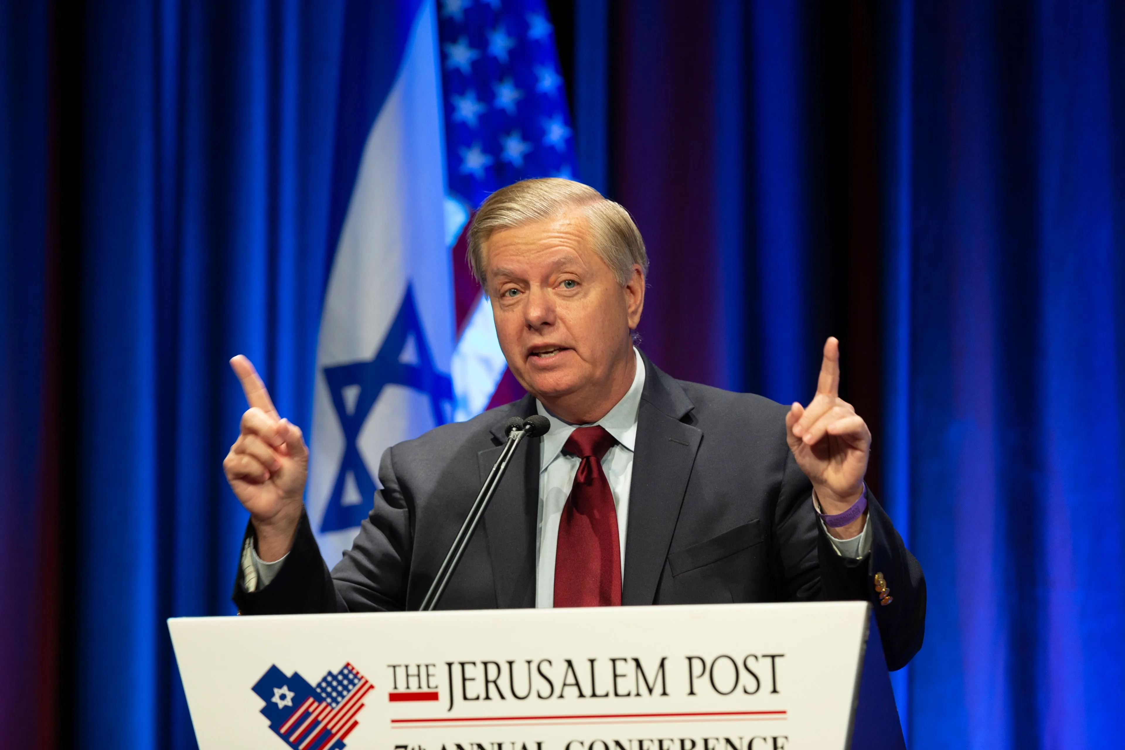 Wat de?! Staat Amerikaanse senator kapot door orkaan, maar hij zegt heel blij: 'Maar we moeten juist Israël helpen'