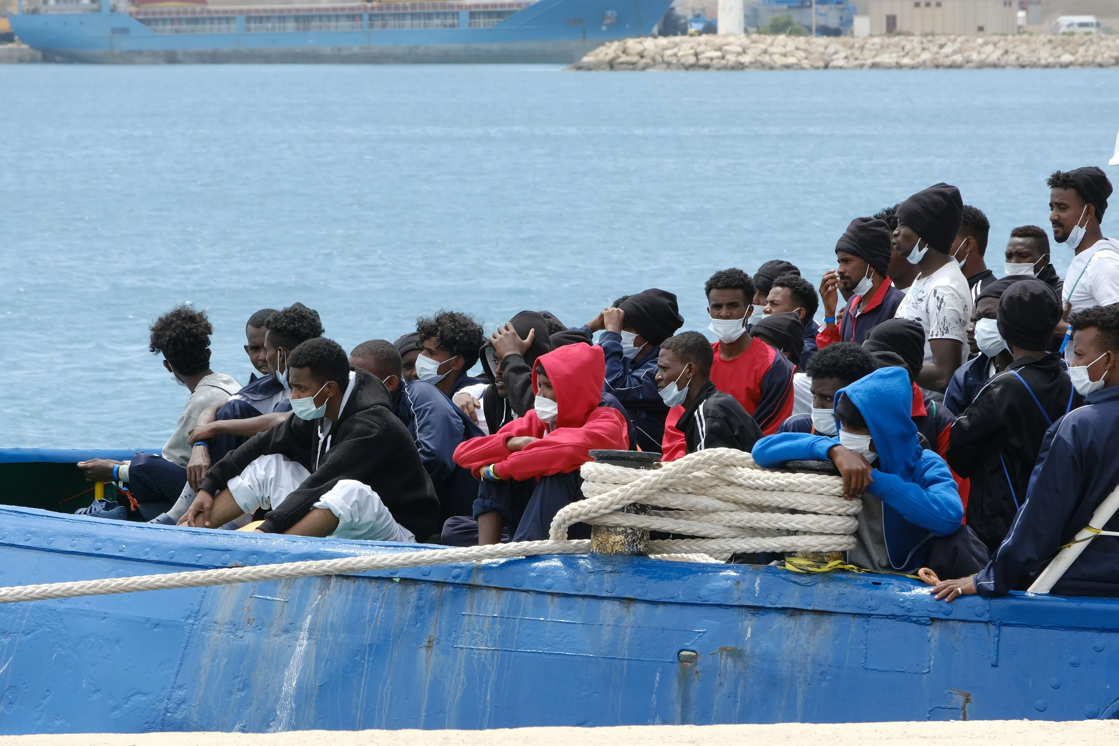 Knetter! Onderzoek toont aan: 'Er zijn 745.000 ILLEGALE immigranten in Groot-Brittannië!'