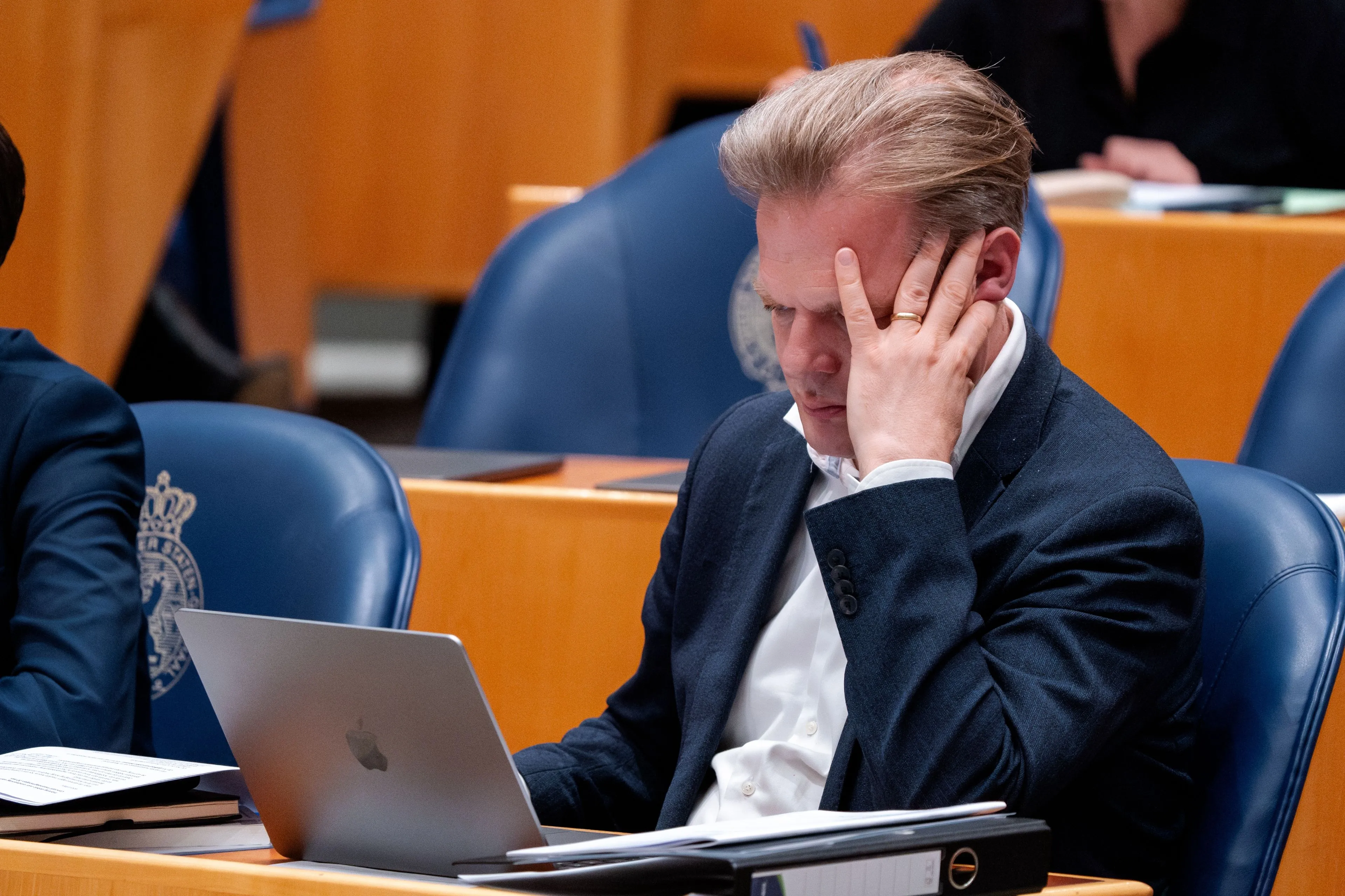 LOL! Sfeer in coalitie is totaal KAPOT: 'Geen pizzaoverleg, er is elke keer weer ruzie'