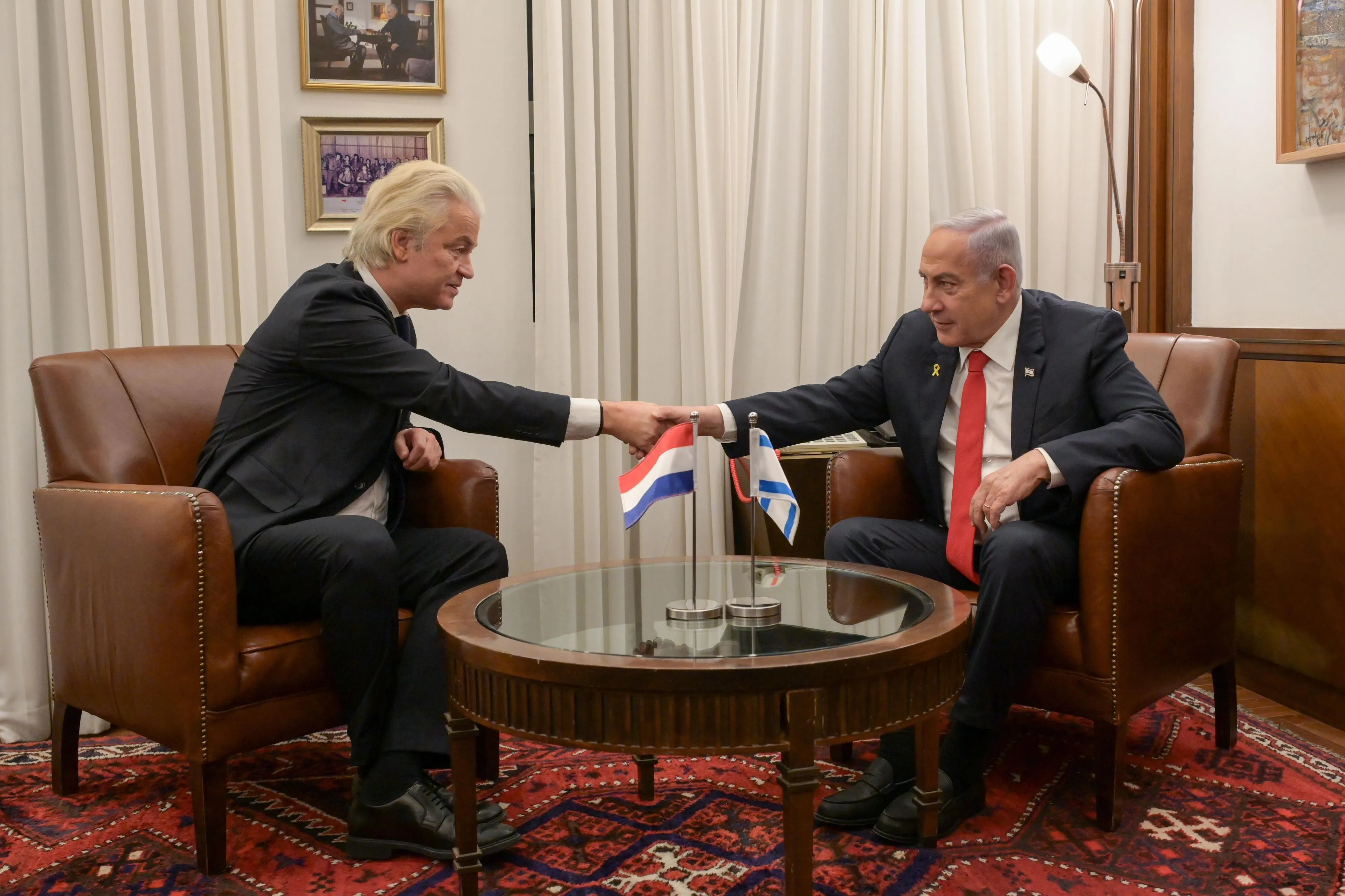 Nederlandse kiezers hebben het helemaal gehad met buitenland obsessie van PVV-kabinet