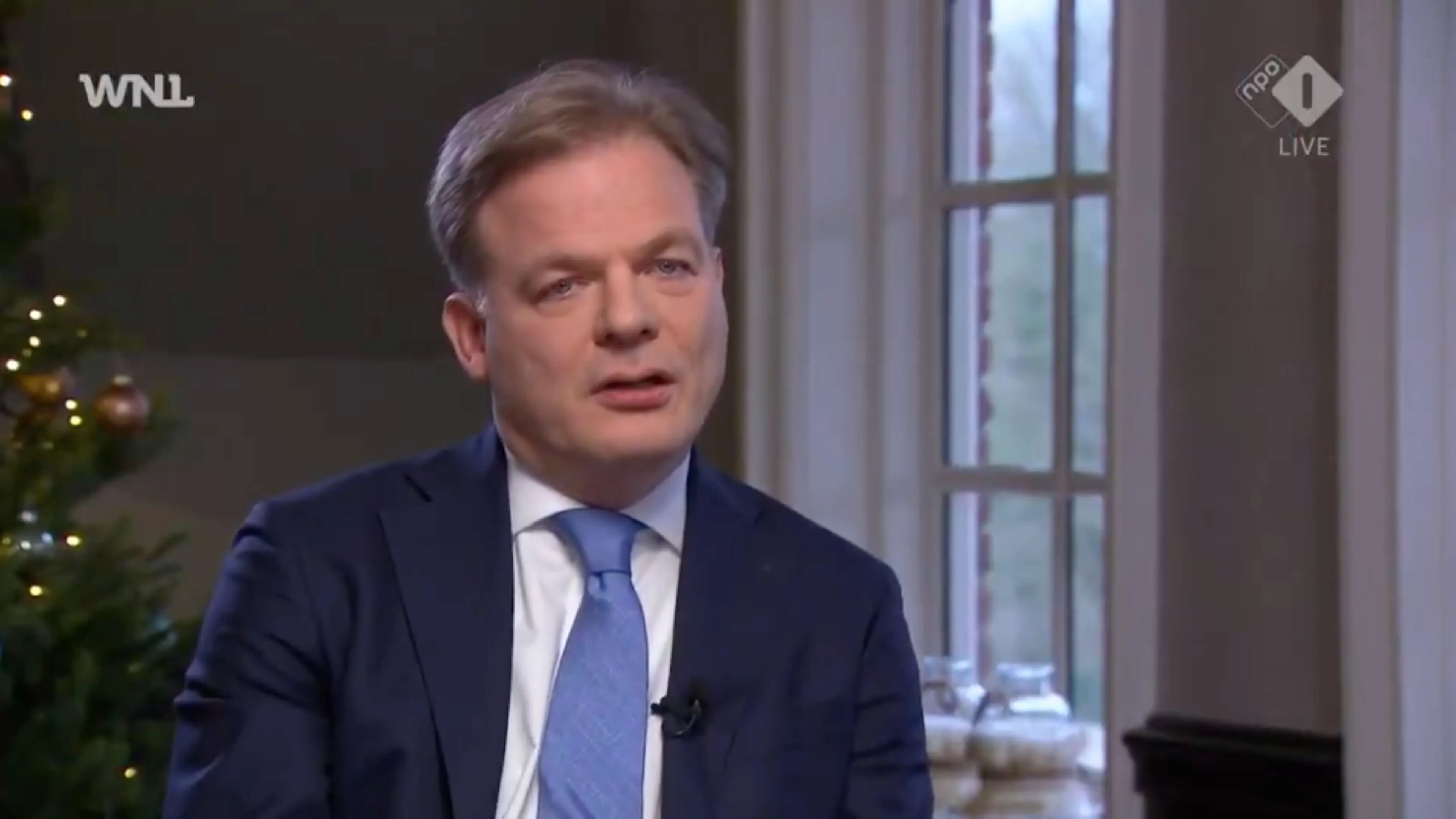 Kijk! Labiele Pieter Omtzigt loopt huilend weg bij WNL Op Zondag-interview: "Kunnen we even stoppen?"
