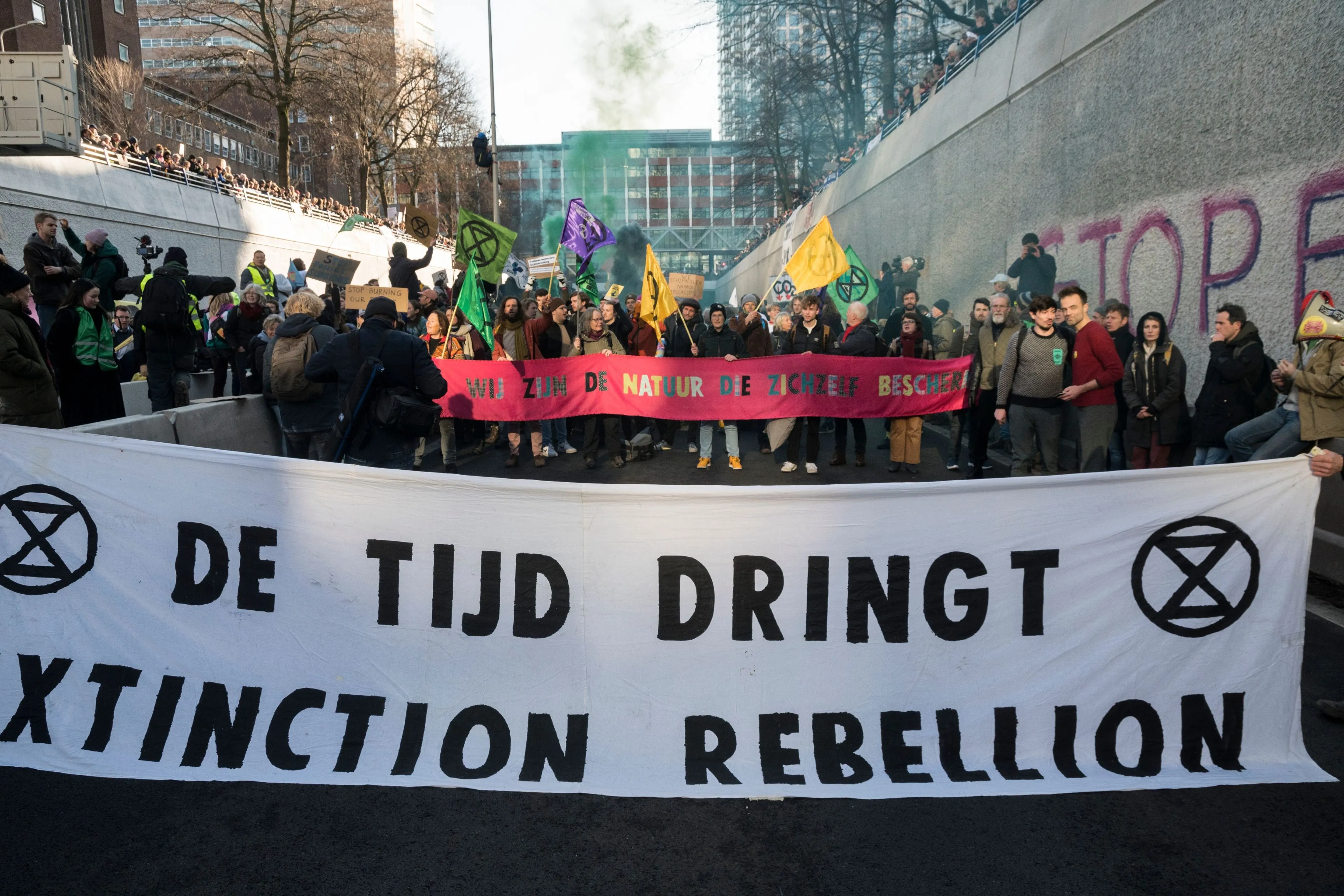 Extinction Rebellion: Klimaatgekken verstoren Schiphol en worden eindelijk eens opgepakt