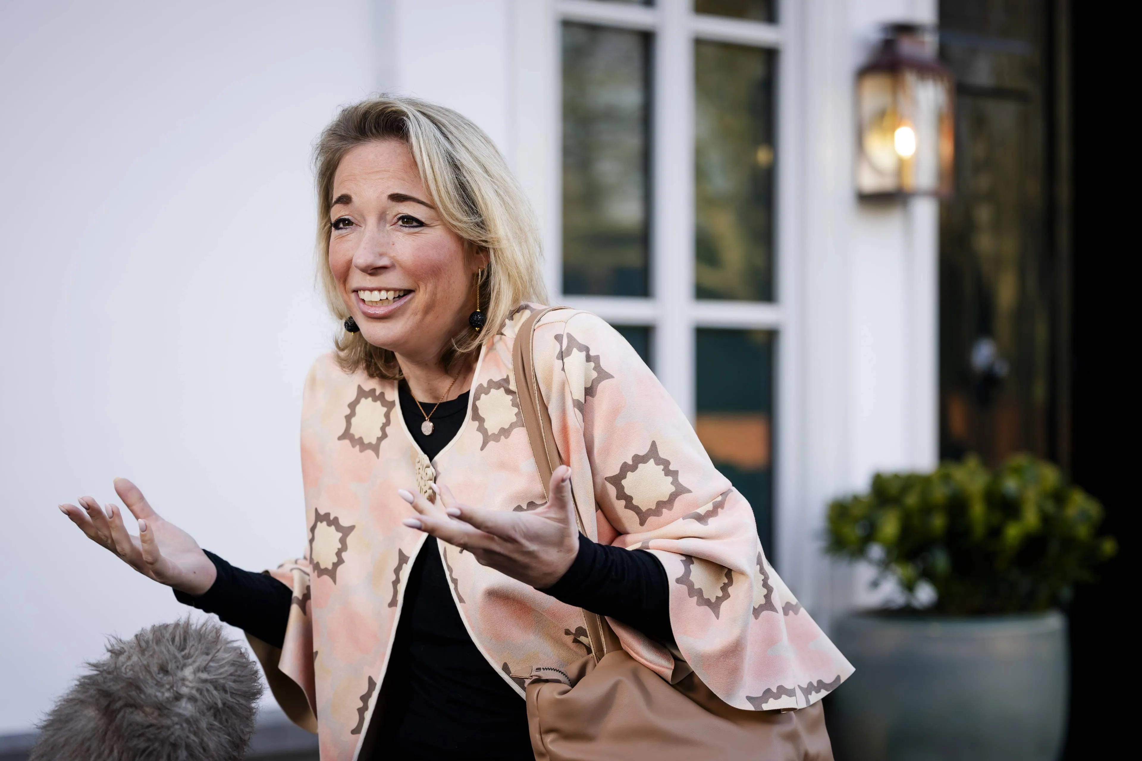 Schokkende clash: Coenradie tart Wilders en zegt lak aan hem te hebben