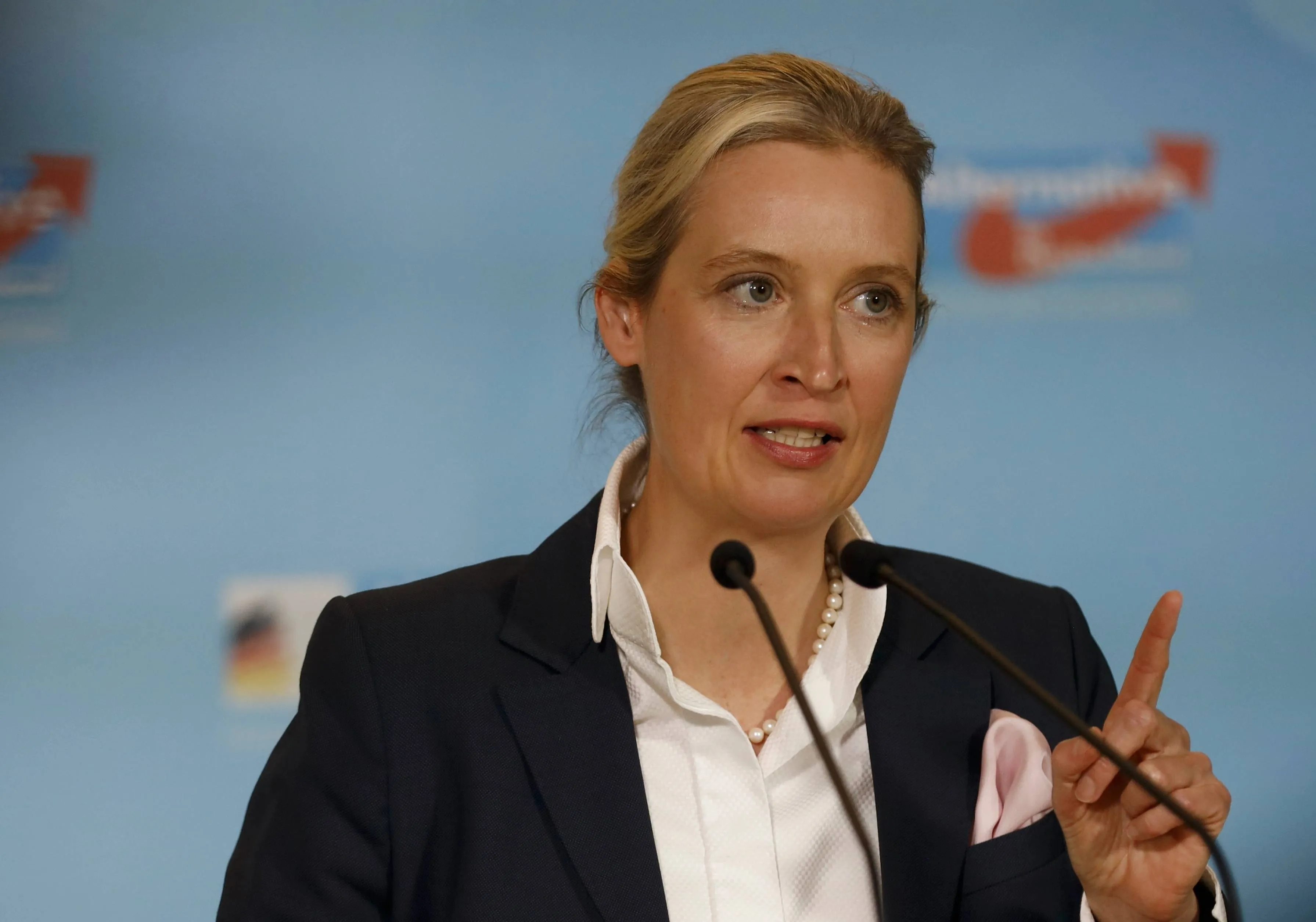 AfD kan winnen: WNL in paniek, NPO jankt over ‘extreemrechts’