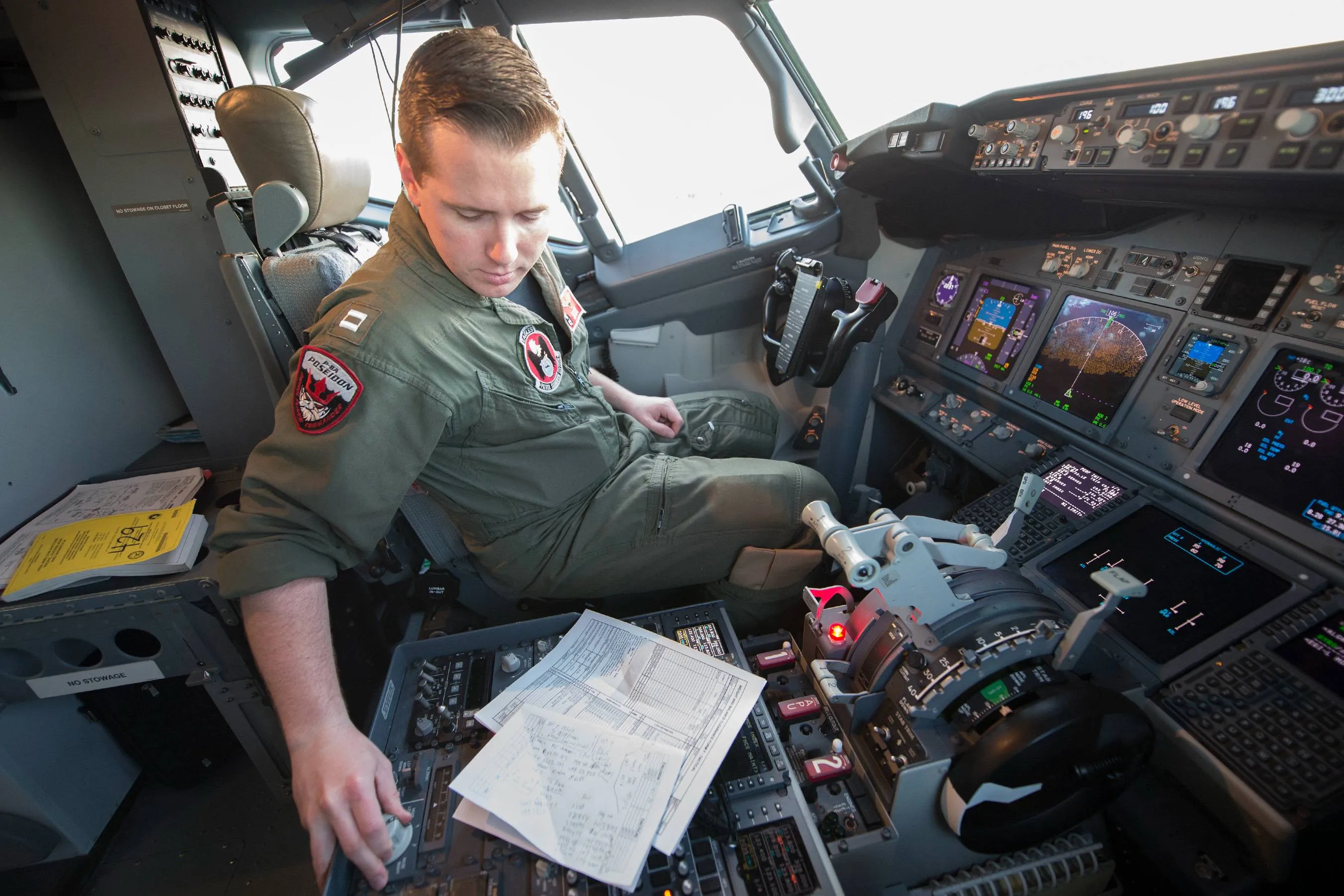 the us navy assists in the search for malaysia airlines flight mh370 13717130035