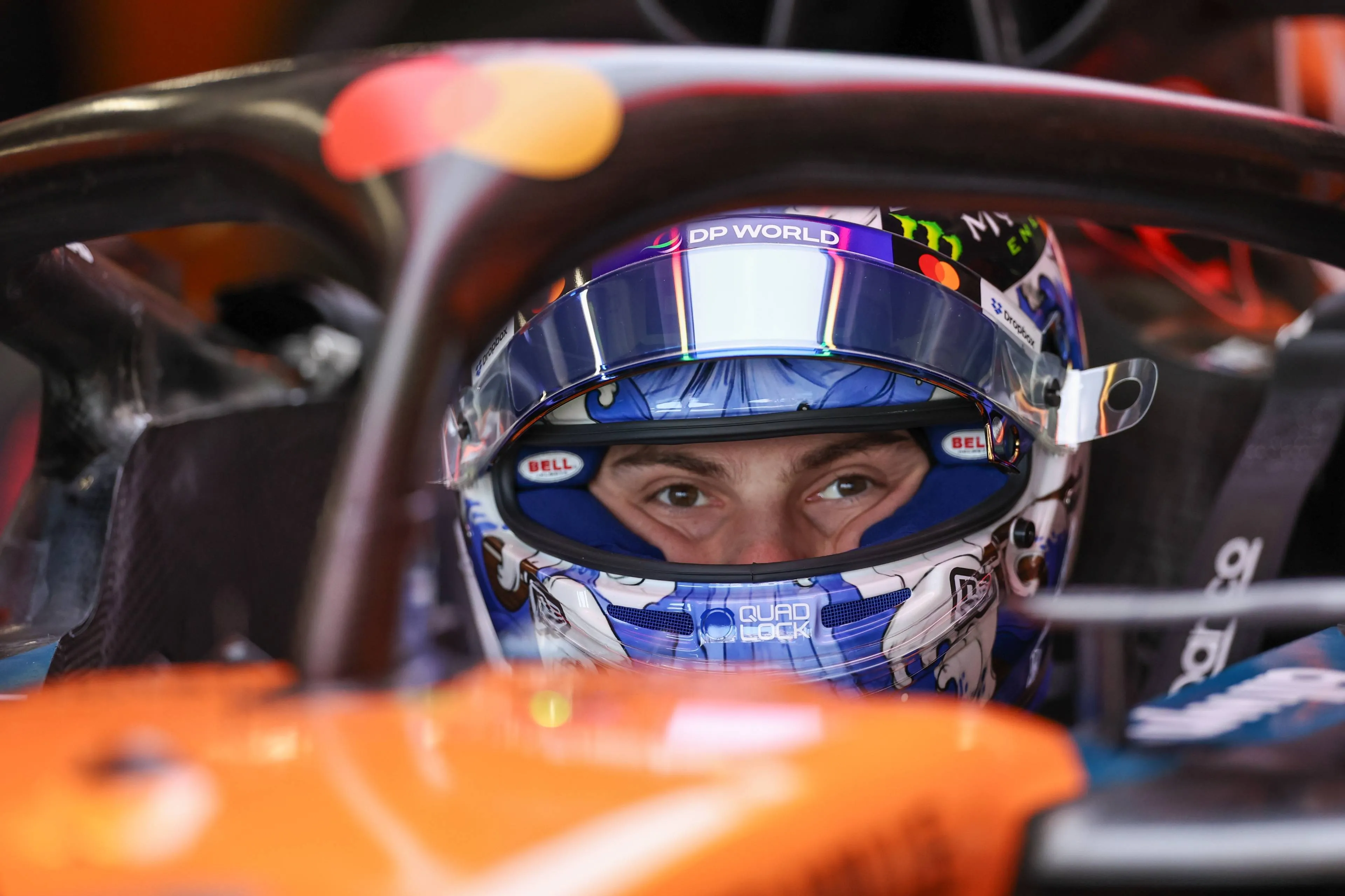 IJskoude Piastri bijna leider: faalhaas Norris faalt weer in Bahrein