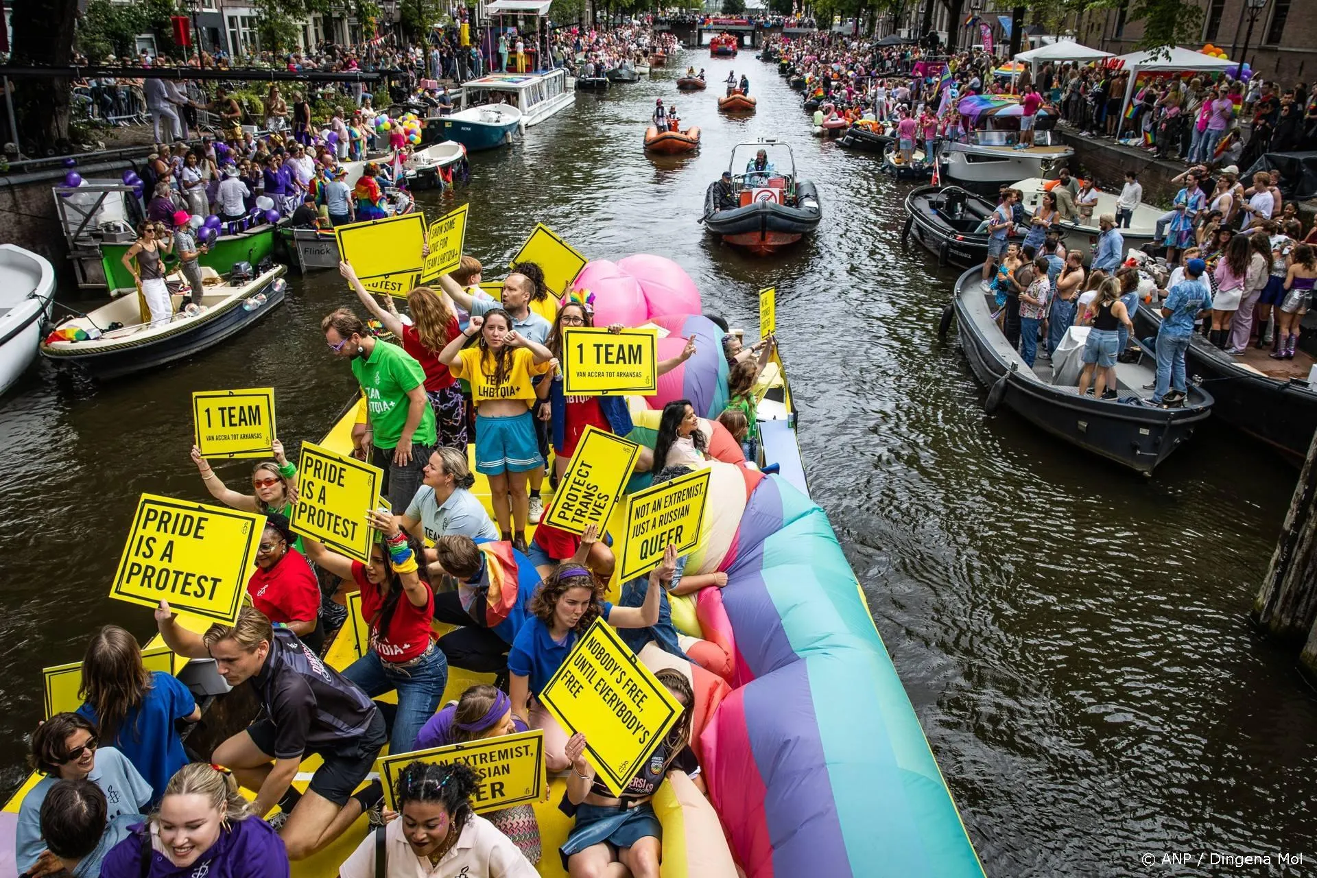 Aanhoudingen in Amsterdam bij protest tijdens Canal Parade
