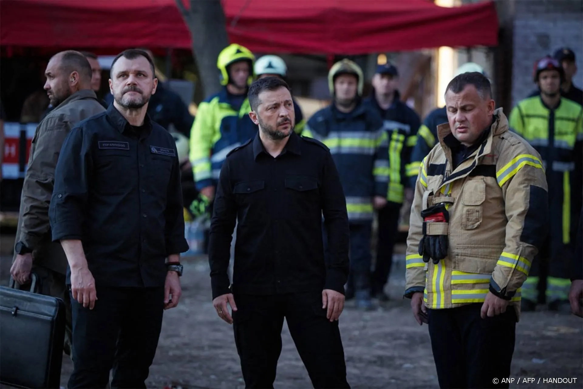 Zelensky herhaalt dat Oekraïne geen land opgeeft aan bezetters