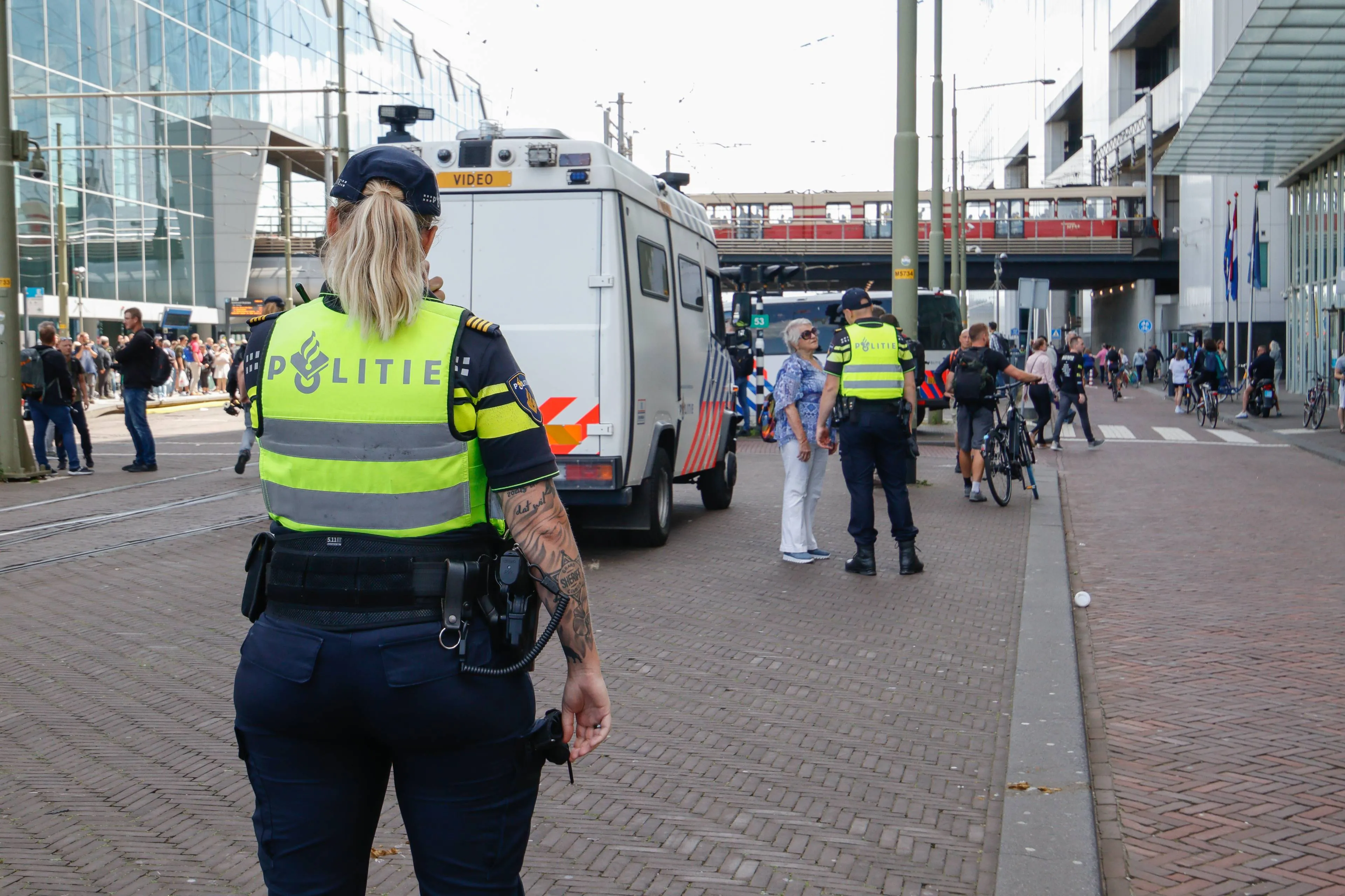 Amsterdam: verstandelijk beperkte man vastgehouden, mishandeld en beroofd - daders spraken Arabisch