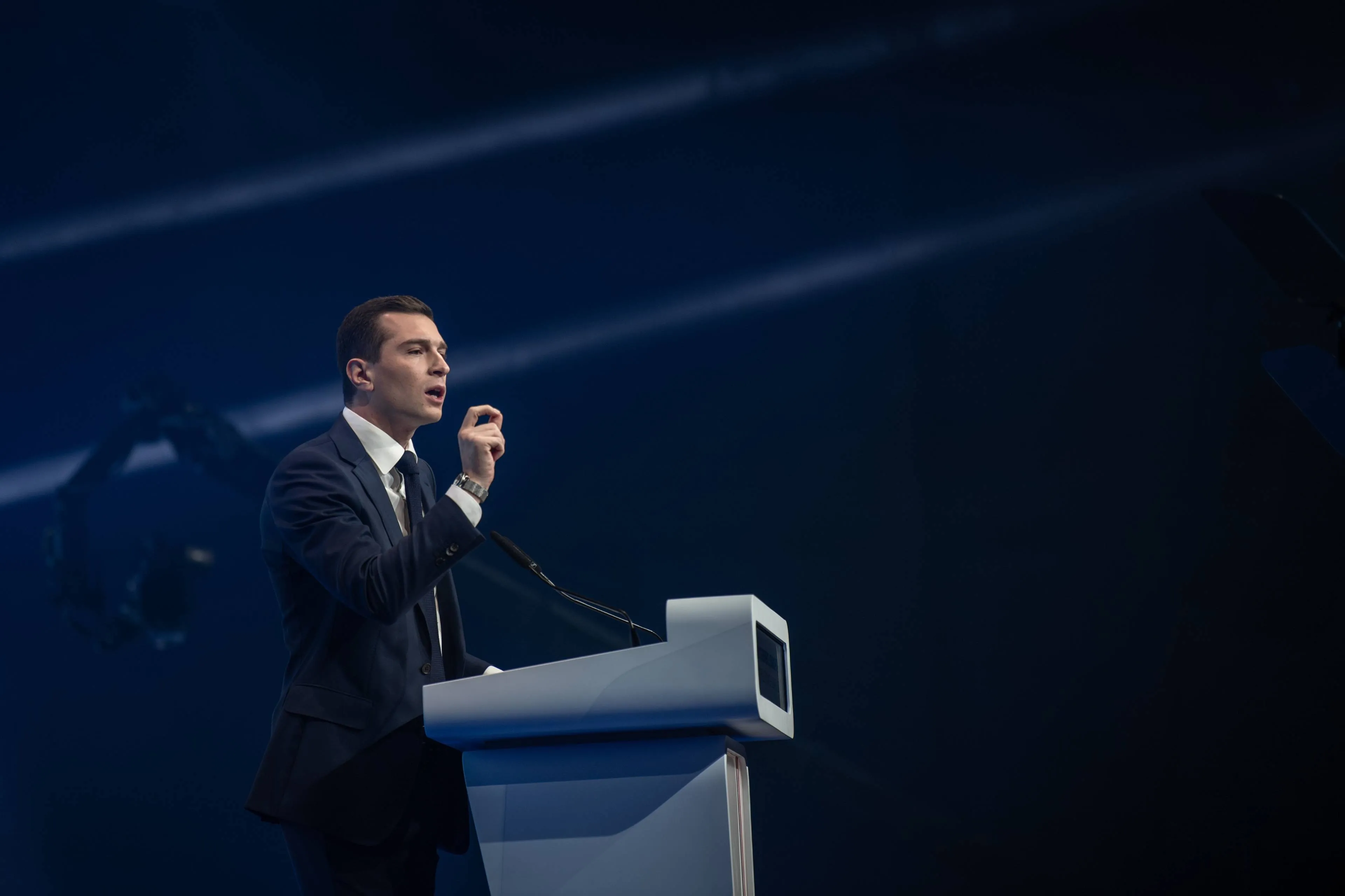 shutterstock_2433594267