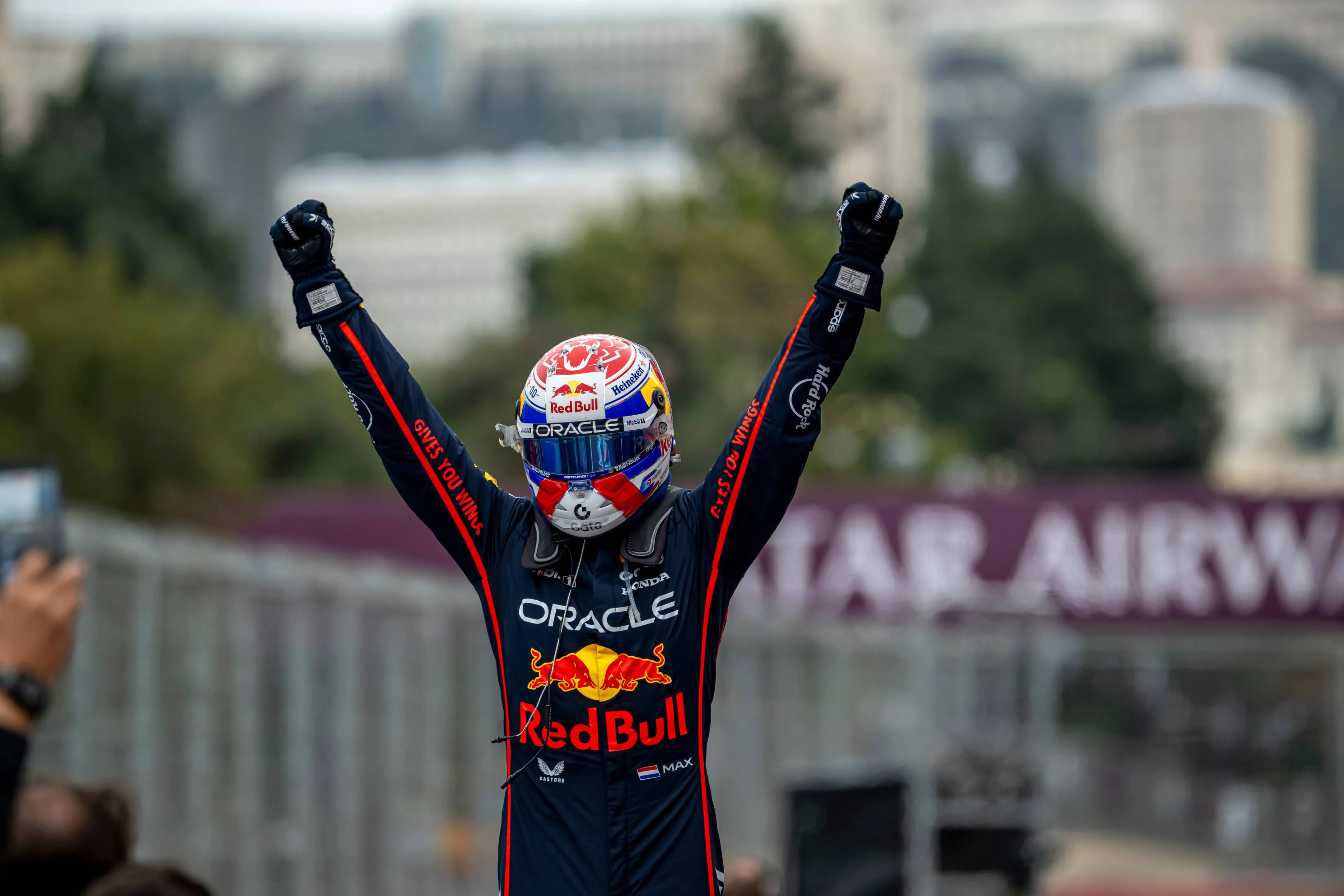 Max Verstappen deelt MOKERSLAG uit in Abu Dhabi: Pakt sensationele Pole Position in allesbeslissende finale!