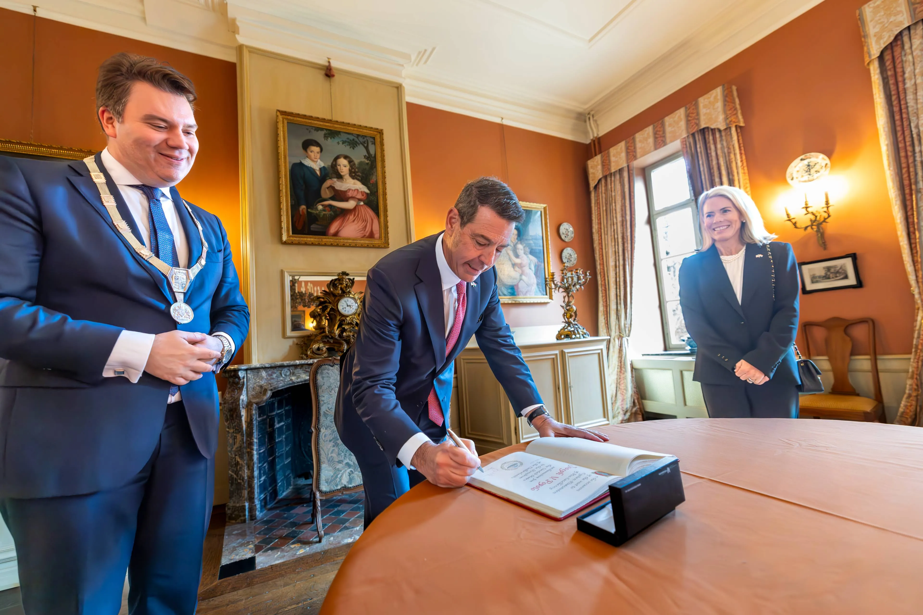 Ambassador_of_the_United_States_to_the_Netherlands_Joe_Popolo_visits_locations_in_the_Netherlands_in_November_2025_-_1