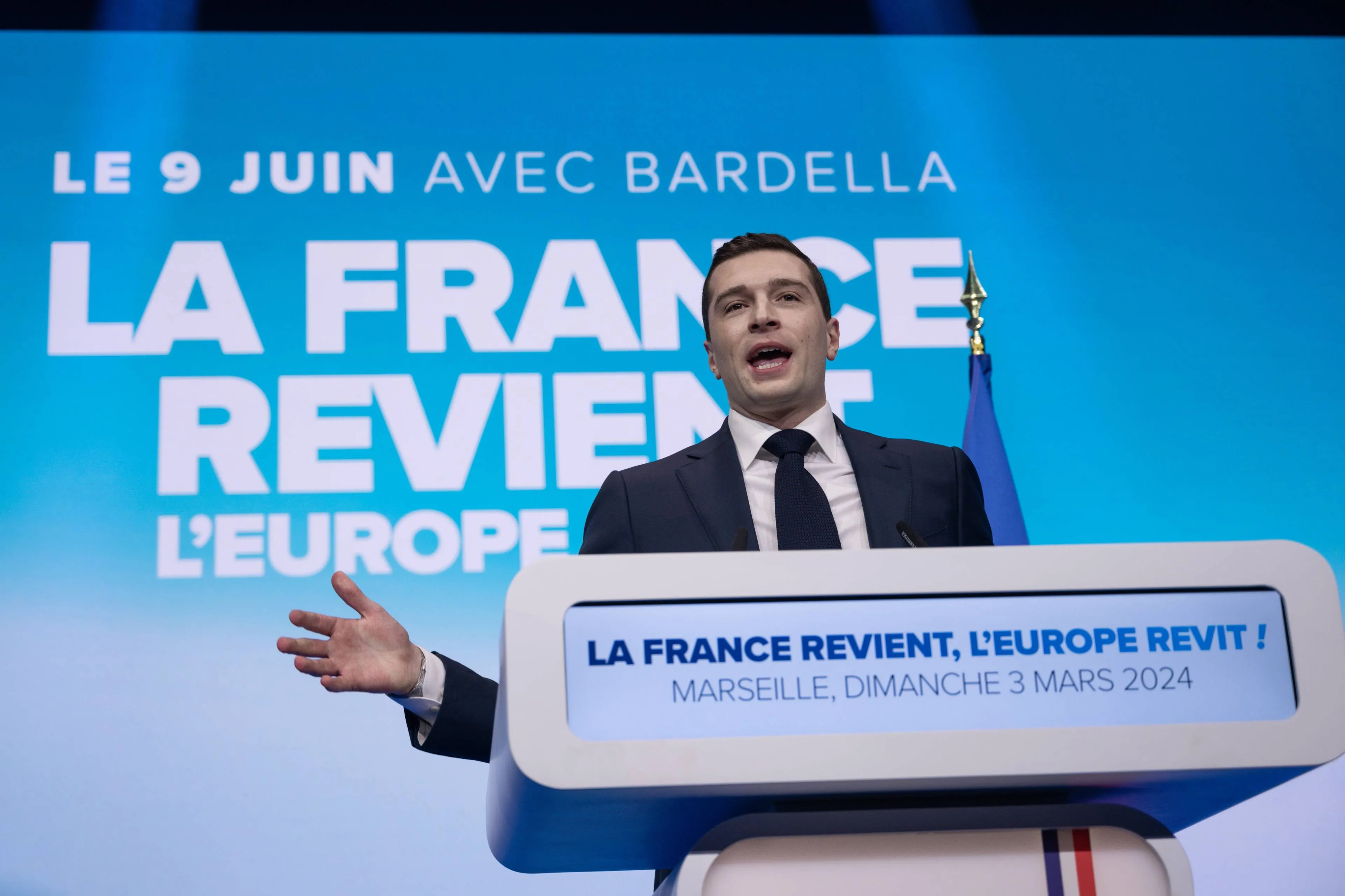 shutterstock_2433594255