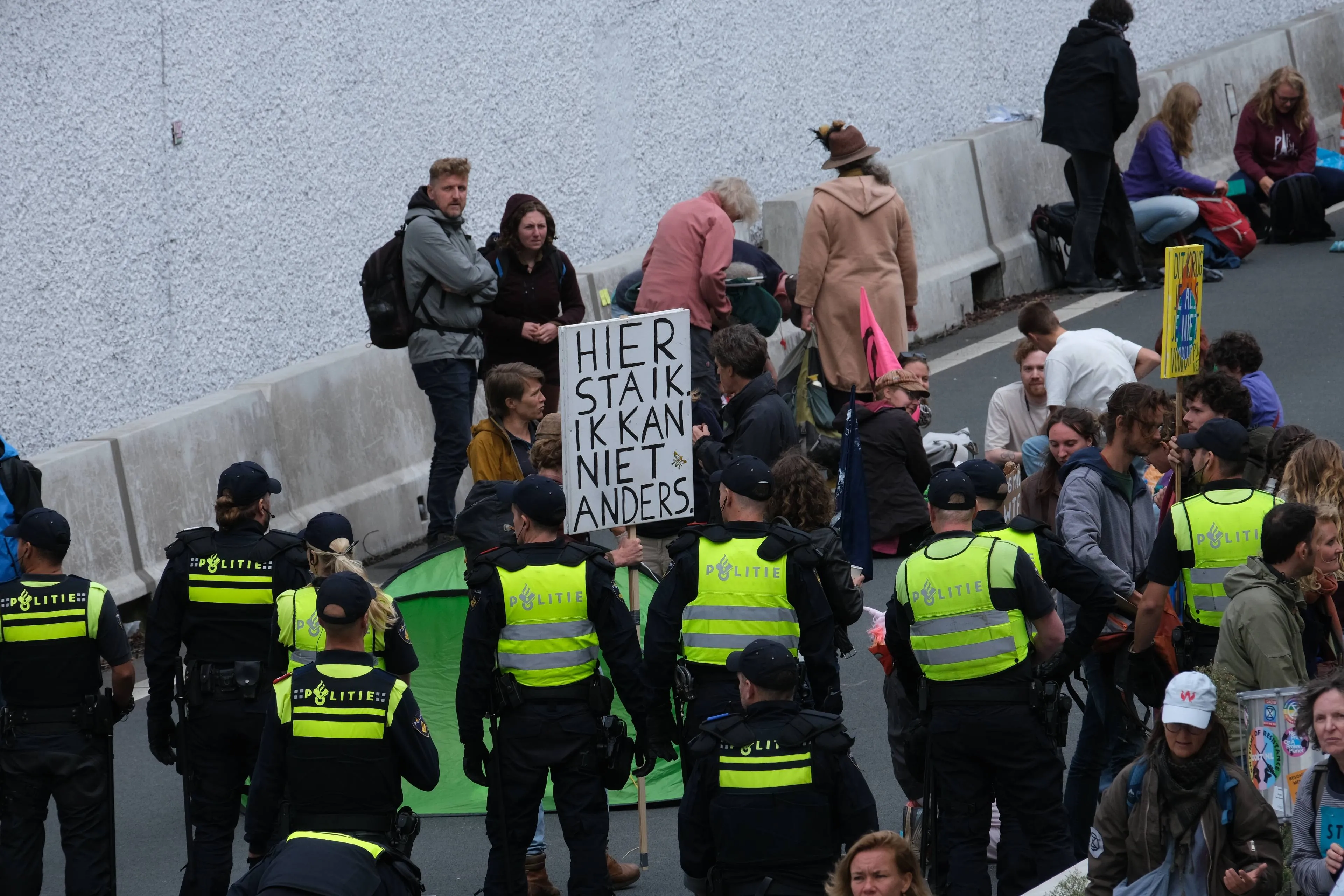 Digitale heksenjacht: Wangedrag ME in Apeldoorn is schandalig, maar politiemensen doxxen is absoluut onacceptabel!